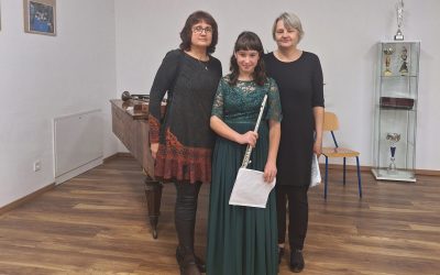 Ela Petek je na mednarodnem tekmovanju v igranju flavte v Zagrebu dosegla odlično 1. nagrado